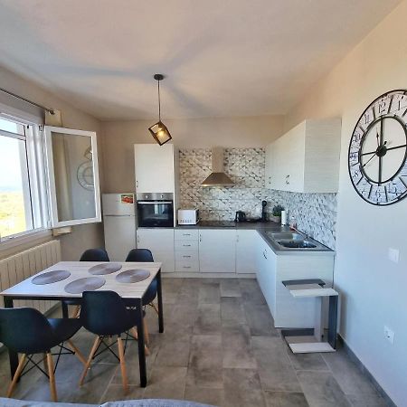 Labros Sea View Apartment Frínion Екстериор снимка