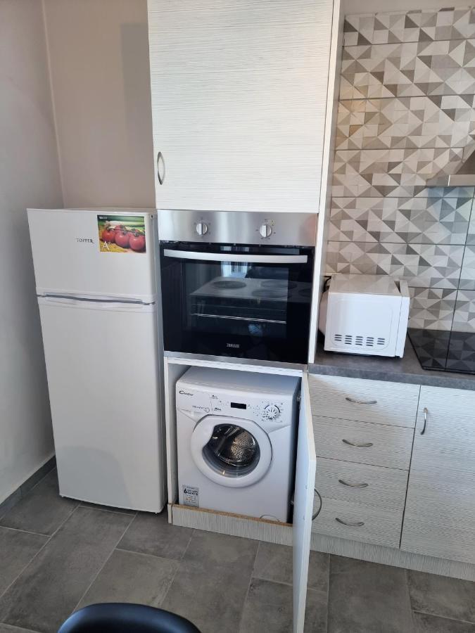 Labros Sea View Apartment Frínion Екстериор снимка